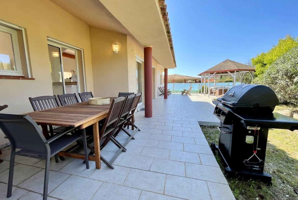 Location villa contemporaine 4 chambres piscine plage à pied cala rossa porto vecchio