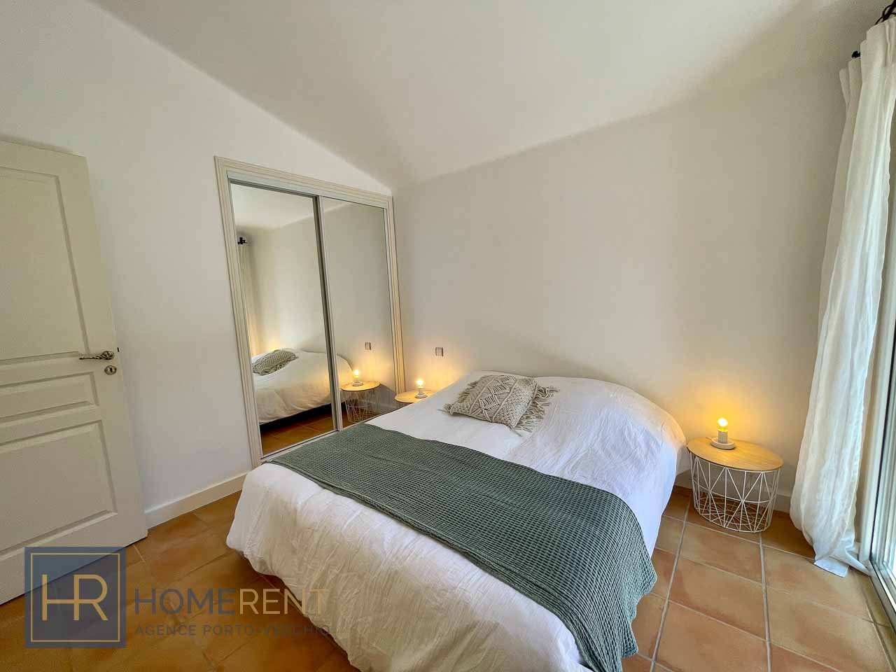 Chambre lit double location villa Corse Porto Vecchio plage Pinarello Capicciola Cala Rossa St Cyprien piscine luxe