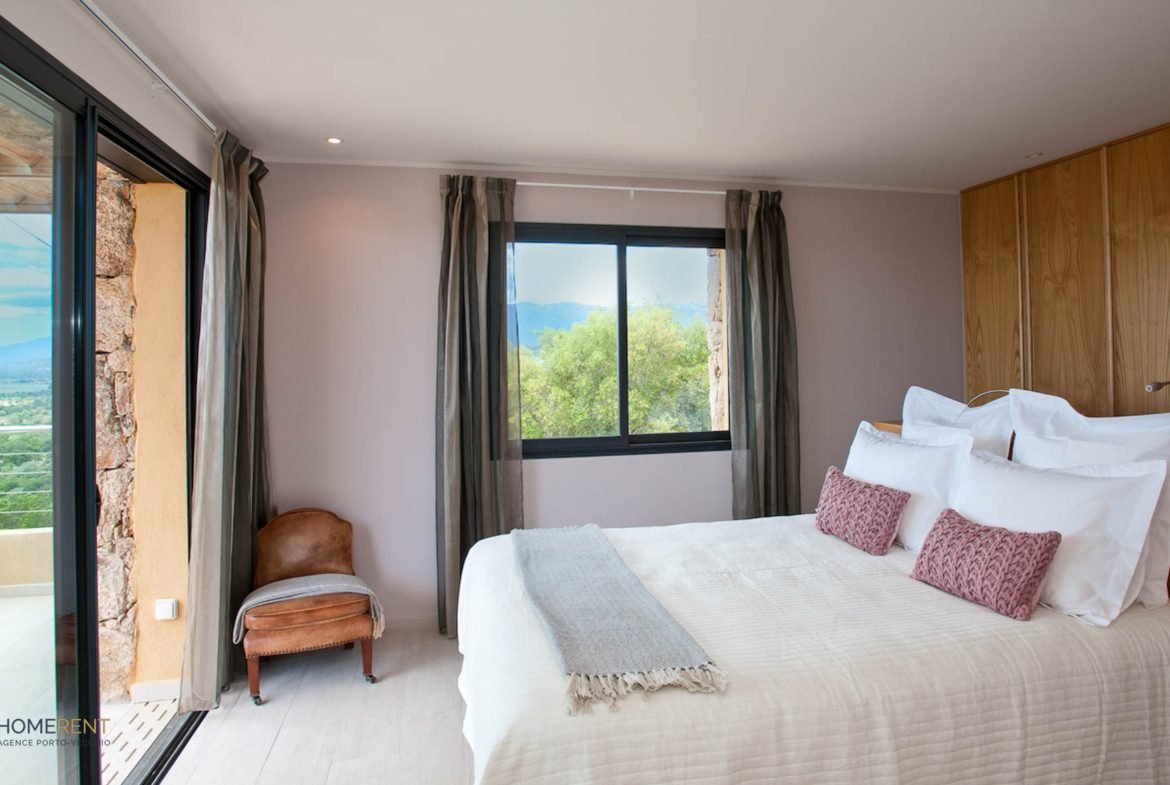 Location villa de luxe en Corse à Porto vecchio agence Home Rent, Location villa vue mer panoramique proche plage