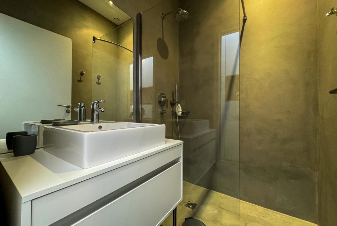 Salle de douche location villa corse du sud luxe Porto Vecchio pieds dans l'eau Marina Di Fiori