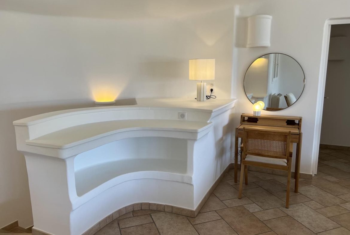Escaliers moderne et contemporain villa luxe piscine chauffée location villa 5 chambres Bianca Porto-Vecchio en Corse du sud vacances Cala Rossa Corse du sud