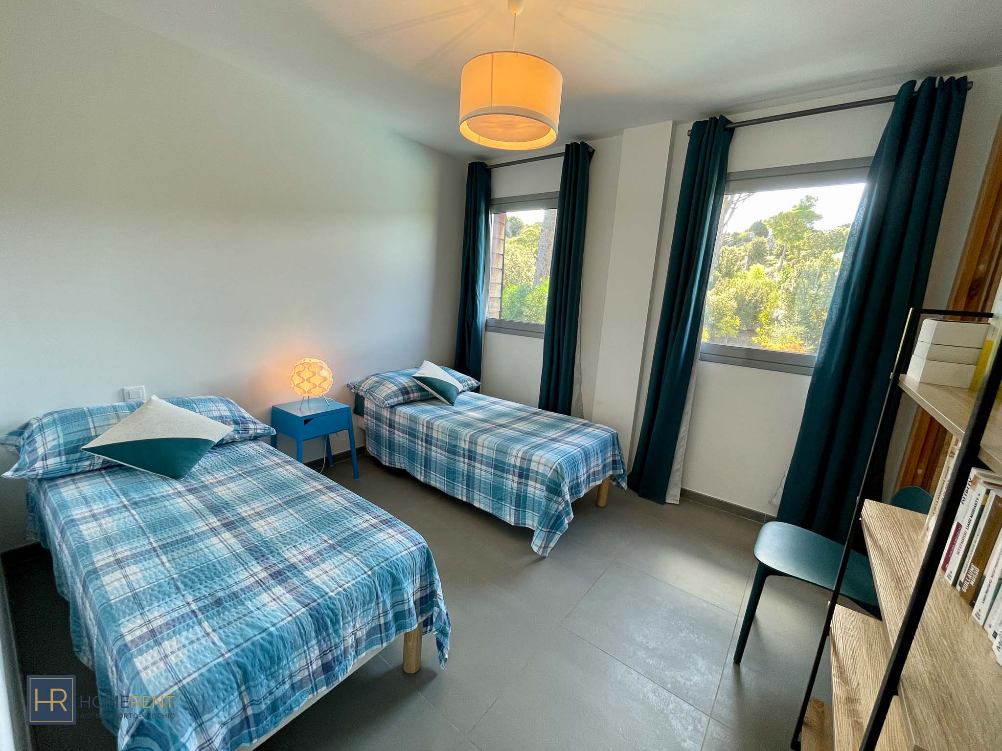 Chambre lits simples accès piscine jardin villa de luxe en location à Porto-Vecchio avec piscine plage Santa Giulia Corse du sud Pinarello Floréal 4 chambres Domaine de Cala Rossa