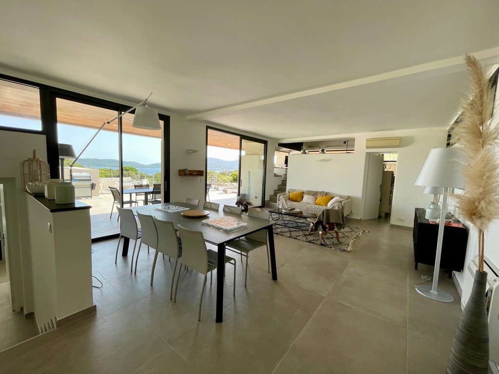 Location villa 5 chambres domaine de Cala Rossa luxe piscine vacances en Corse du sud Porto-Vecchio vue mer moderne contemporaine villa luxe