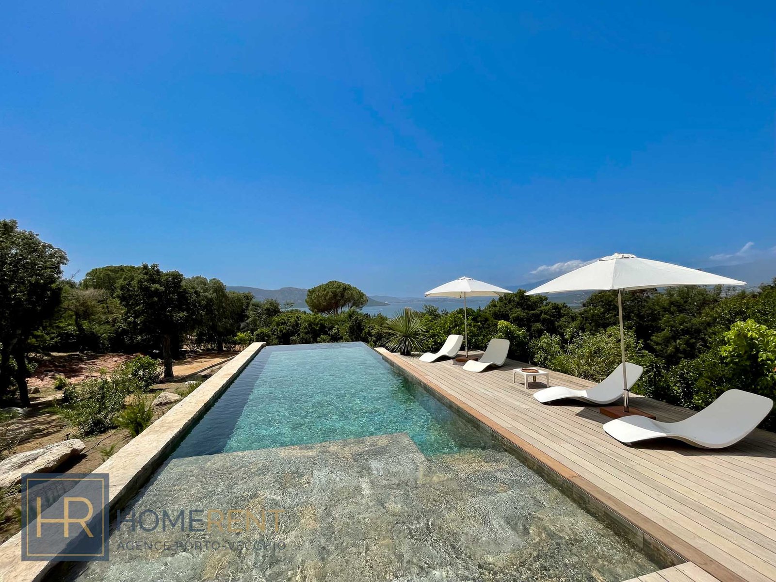 Location villa Porto Vecchio Corse du sud vue mer panoramique domaine privé de Cala Rossa 6 chambres piscine climatisation moderne luxe
