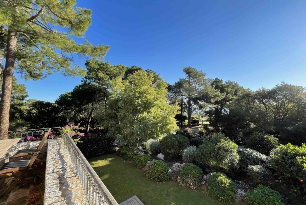 Terrasse aménagée repas extérieur villa en location à Porto-Vecchio Pinarello Corse du sud vacances plages privées