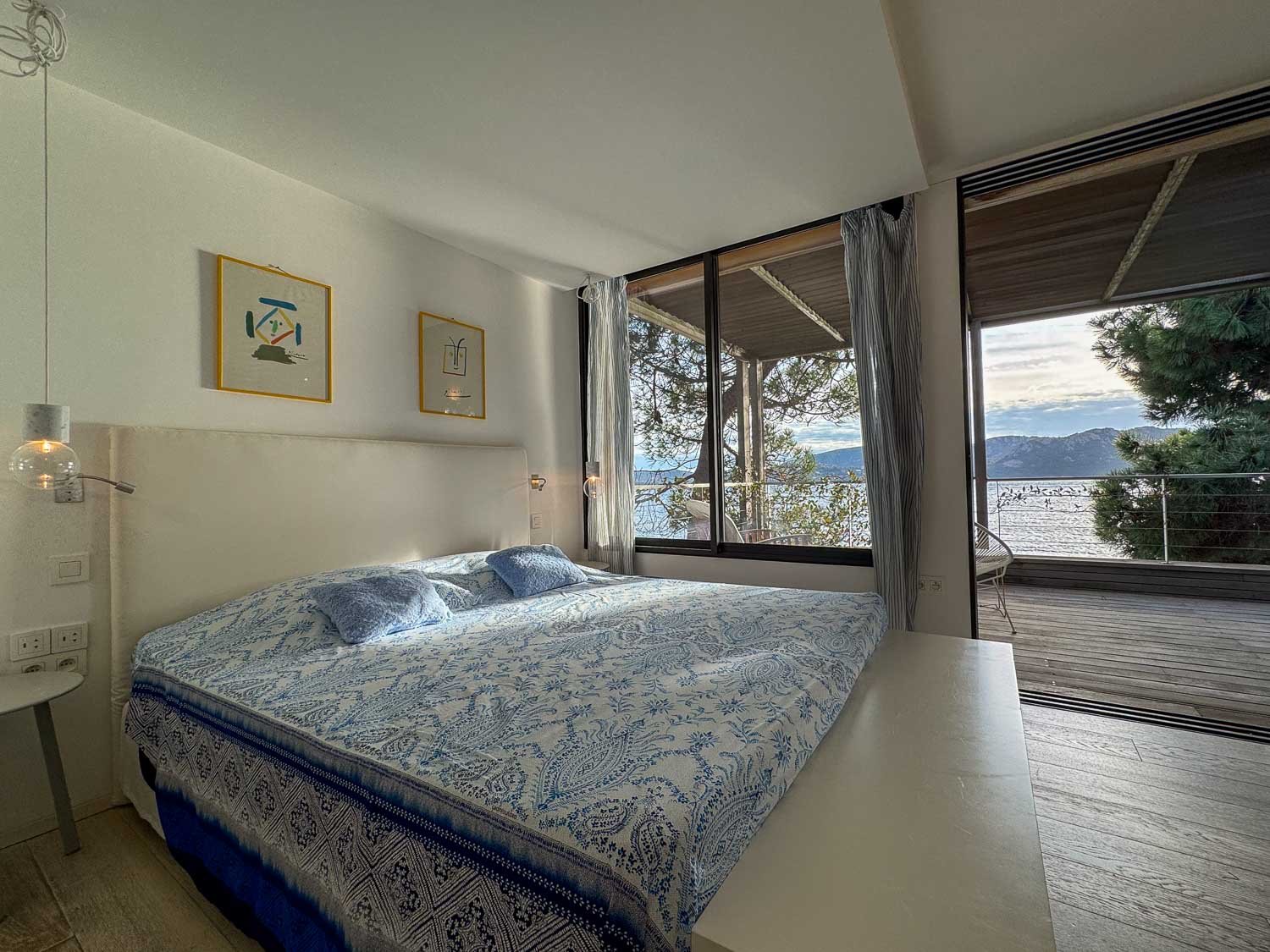 Chambre parentale lit double vue mer location villa luxe Domaine privé Cala Rossa Porto Vecchio Corse du sud vue mer Lecci St Cyprien Palombaggia Santa Giulia