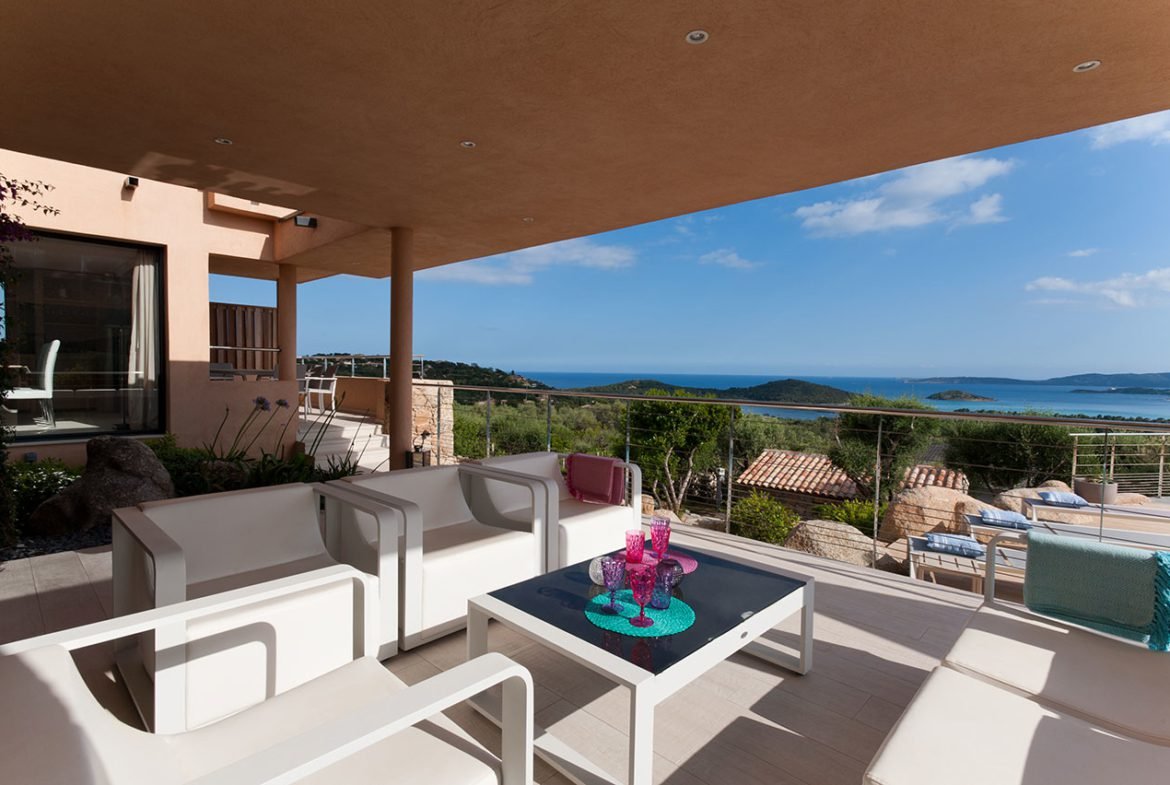 Location villa de luxe avec vue mer en Corse à Porto Vecchio, avec Agence Home Rent Porto-Vecchio