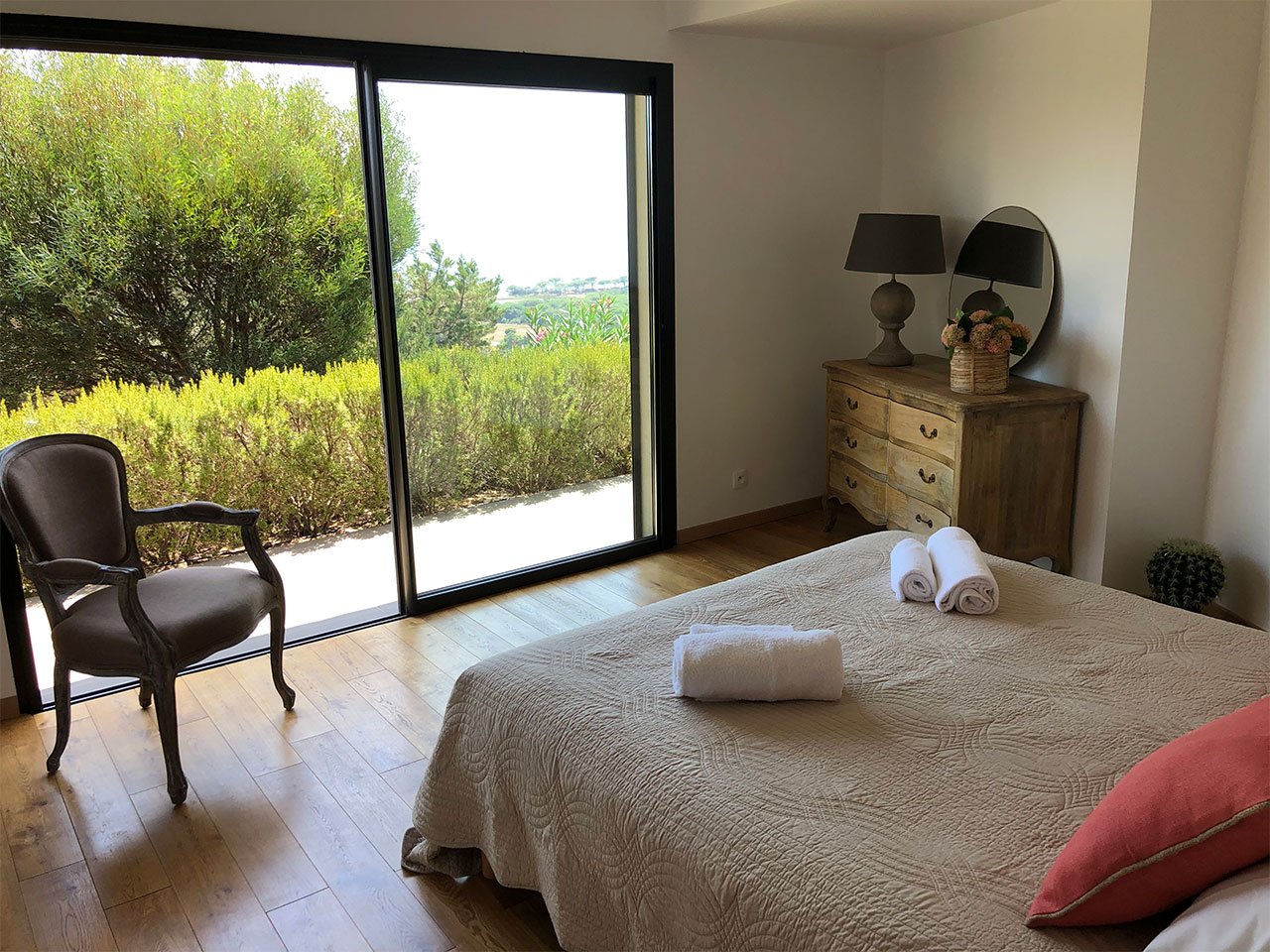 Location villa Palombaggia luxe Porto-Vecchio Corse du Sud vue mer panoramique piscine proche plage 5 chambres grand espace, moderne, contemporaine, climatisée