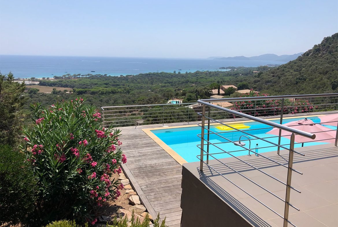 Location villa Palombaggia luxe Porto-Vecchio Corse du Sud vue mer panoramique piscine chauffée proche plage 5 chambres maquis, moderne, contemporaine, climatisée 11 personnes plage Palombaggia Corse