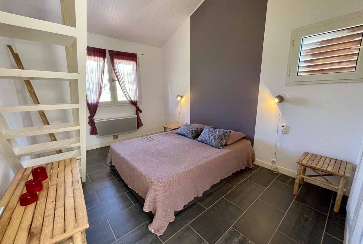 Grande Chambre double et simple douche balcon villa de location villa Domaine privé de Cala Rossa
