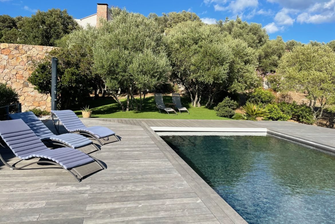 Location villa luxe Porto-Vecchio en Corse du sud 5 chambres piscine proche plage St Cyprien et Cala Rossa climatisation