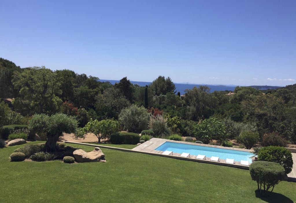 Location villa luxe en Corse, plage à pied avec piscine Pinarello