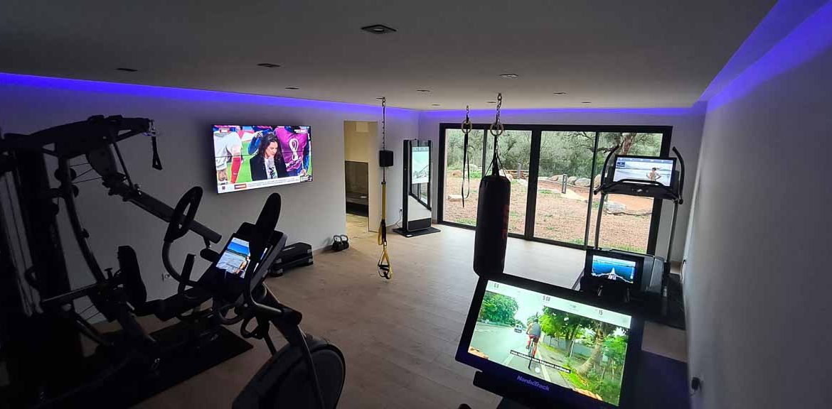 Salle de sport sauna et jacuzzi location villa luxe Porto Vecchio en Corse