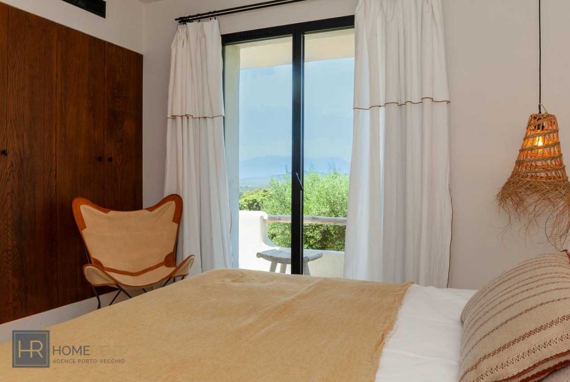 Chambre 2 Location Villa luxe d'architecte Corse du sud vue mer piscine Domaine privé de Cala Rossa Porto Vecchio plage Santa Giulia et Palombaggia