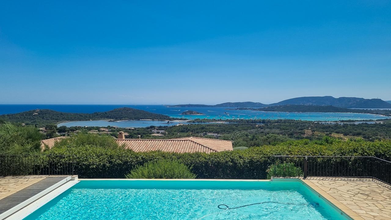 Vue mer baie de St Cyprien location villa Porto Vecchio Corse du sud lecci villa de luxe piscine