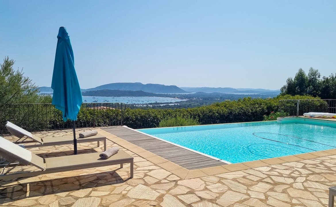 Vue mer baie de St Cyprien location villa luxe Porto-Vecchio piscine chauffée 5 chambres lecci Palombaggia