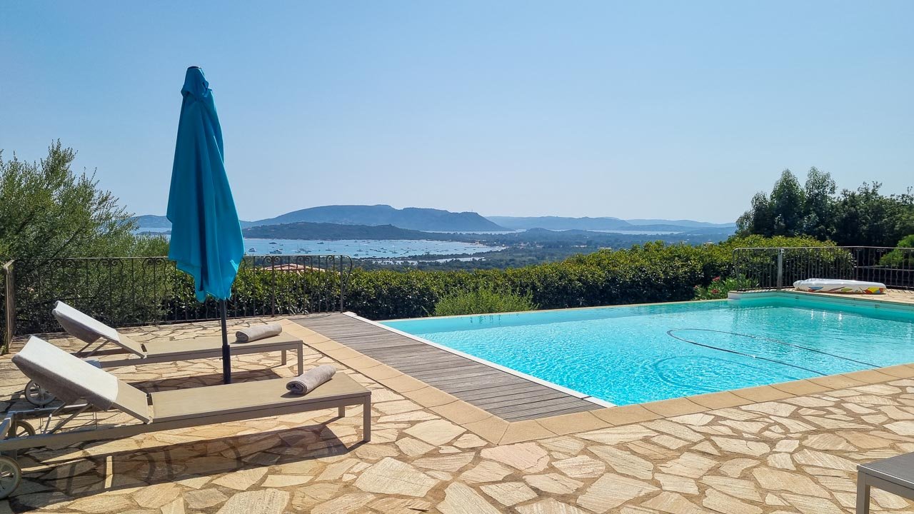 Vue mer baie de St Cyprien location villa luxe Porto-Vecchio piscine chauffée 5 chambres lecci Palombaggia