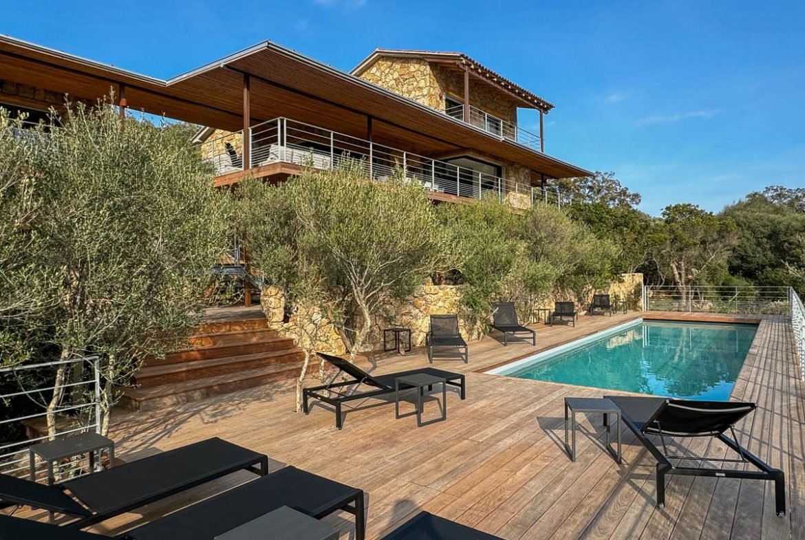 Location villa vue mer Porto Vecchio luxe Corse du sud plage St Cyprien Cabanon Bleu Lecci piscine 6 chambres